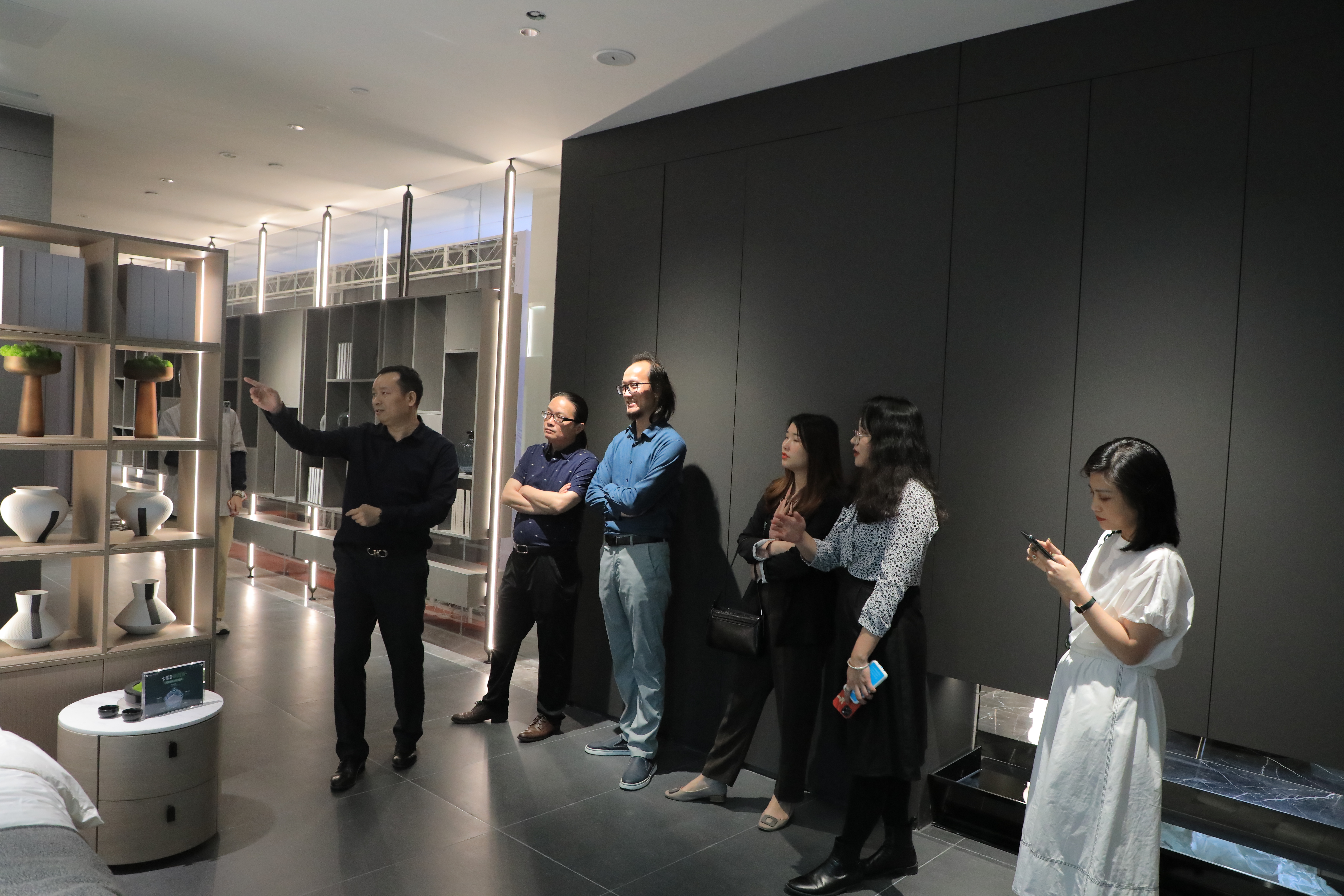 正能量网站新展厅品鉴会